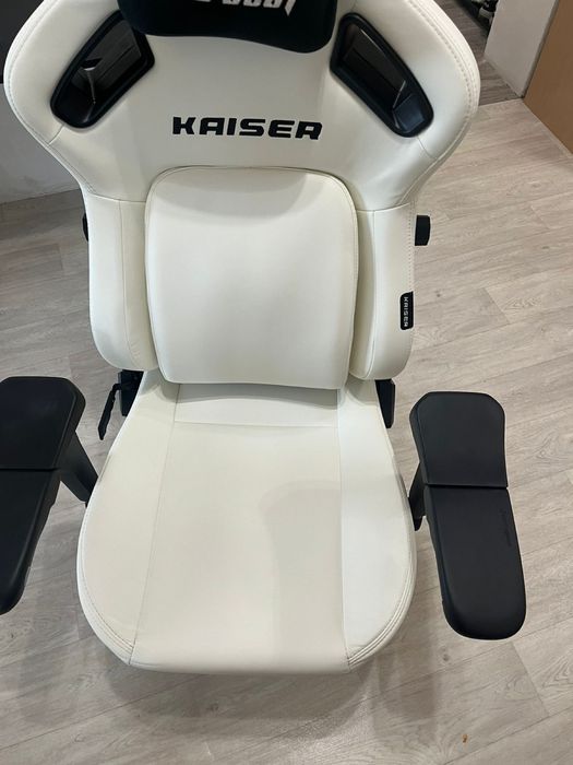 Продам компьютерное игровое кресло