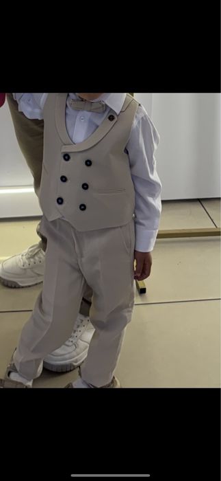 Продам костюм тройку детскую