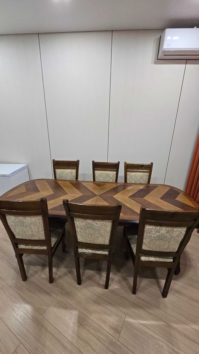 Стол со стульями