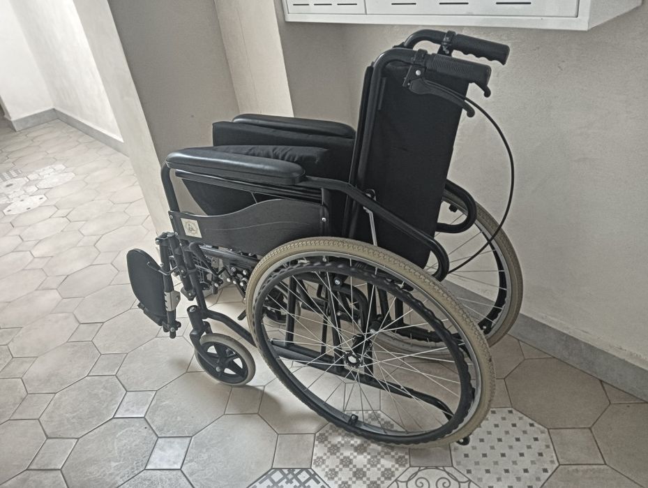 Инвалидная коляска
