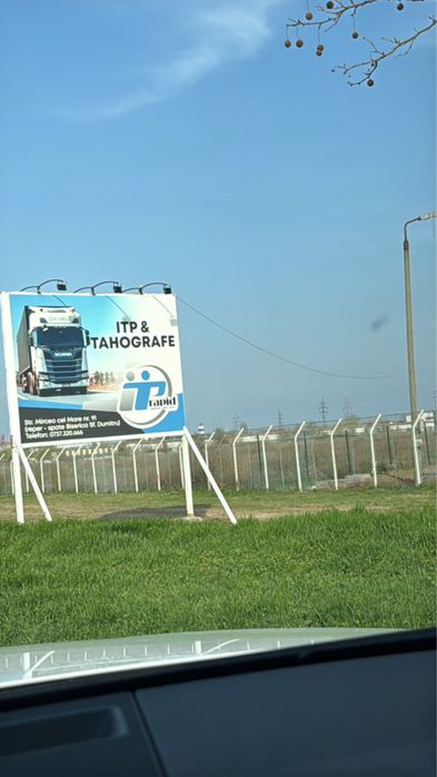 Inchiriez panou publicitar