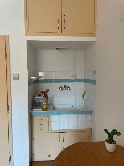 Дава се под наем Едностаен апартамент в Велико Търново, Център - 20 кв.м за 178.5 € - Снимка #3