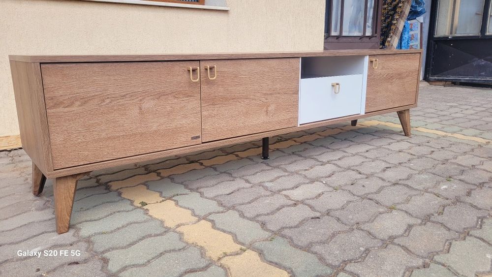 Т. В. шкаф /мебел за хол