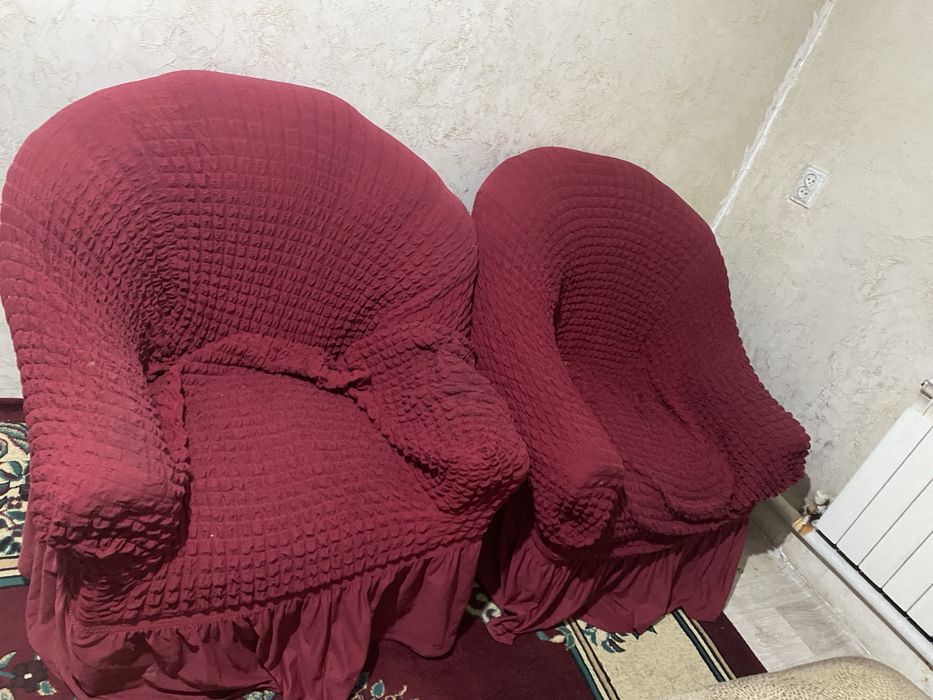 Диван с двумя креслами