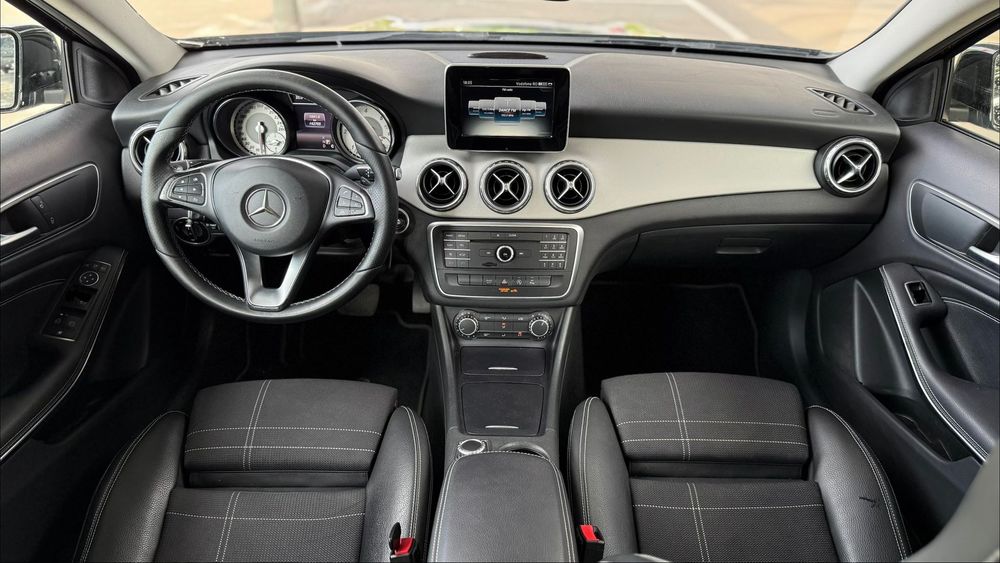 Mercedes-Benz GLA 220d Sport Edition Automat Panoramic Camera Tva deductibil