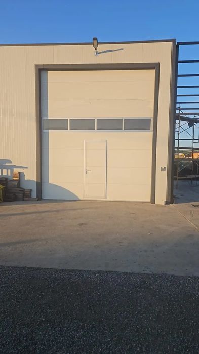 Uși de garaj și uși industriale