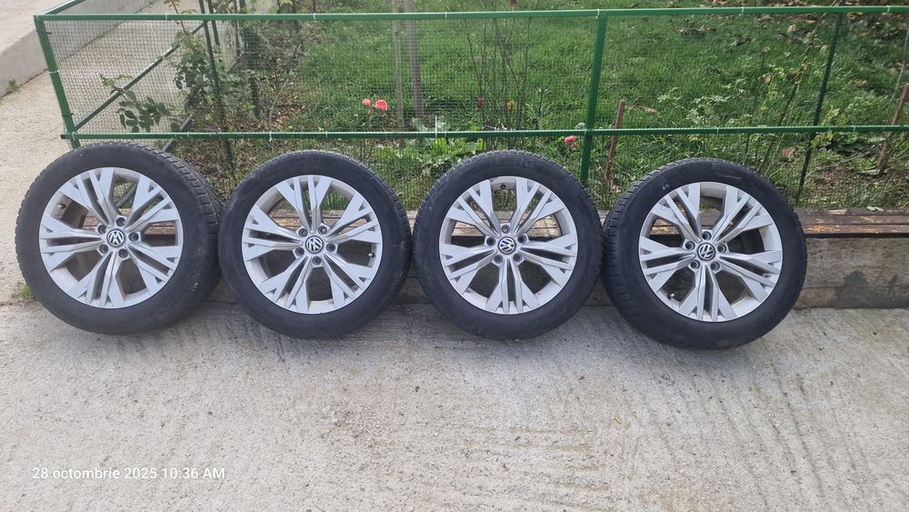 Vând set 4 jante Volkswagen R17 + anvelope Pirelli