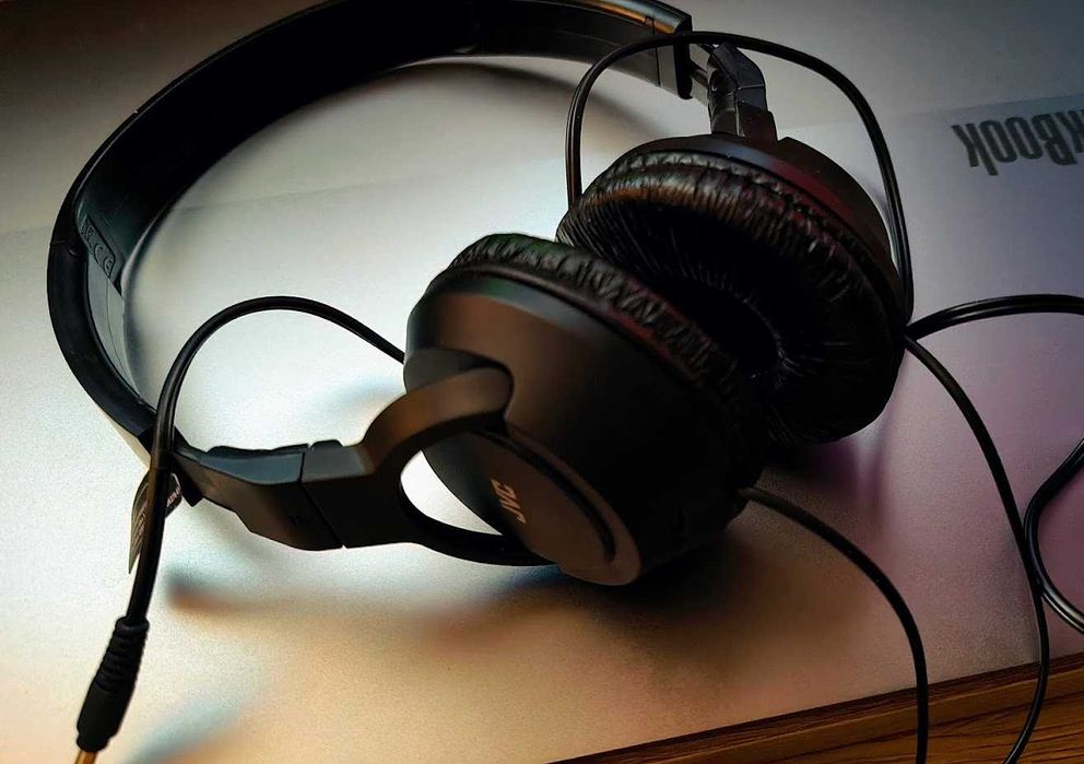 Жични слушалки JVC HA-S180B – On-Ear, 30mm Neodymium, Deep Bass, черни