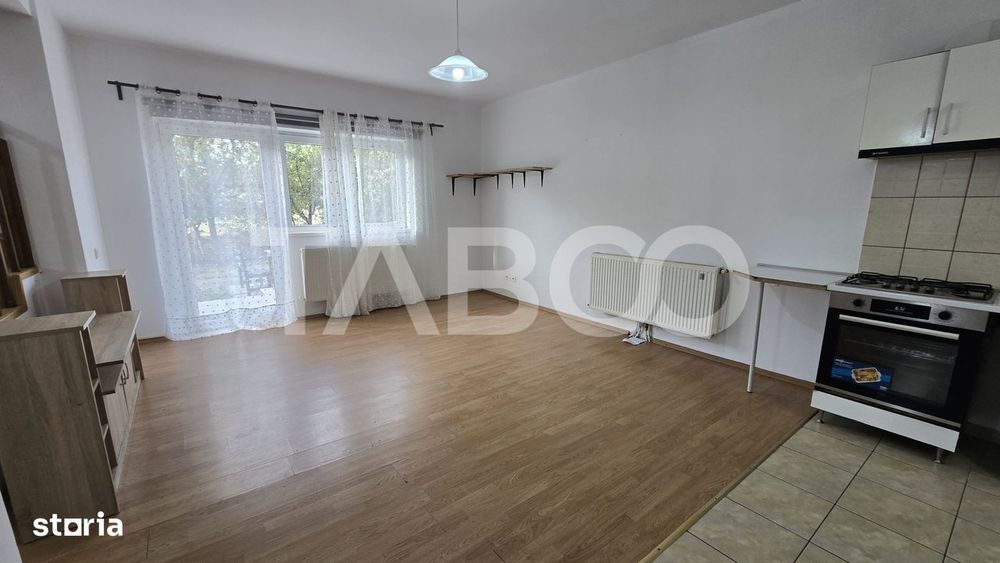 Casa de inchiriat 3 camere si 425mp curte libera in Sura Mare