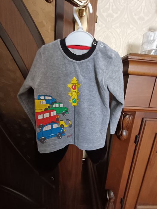 Костюм велюровый.