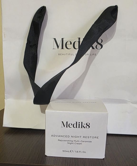 Medik8 ADVANCED NIGHT RESTORE™
Подмладяващ и регенериращ нощен крем съ