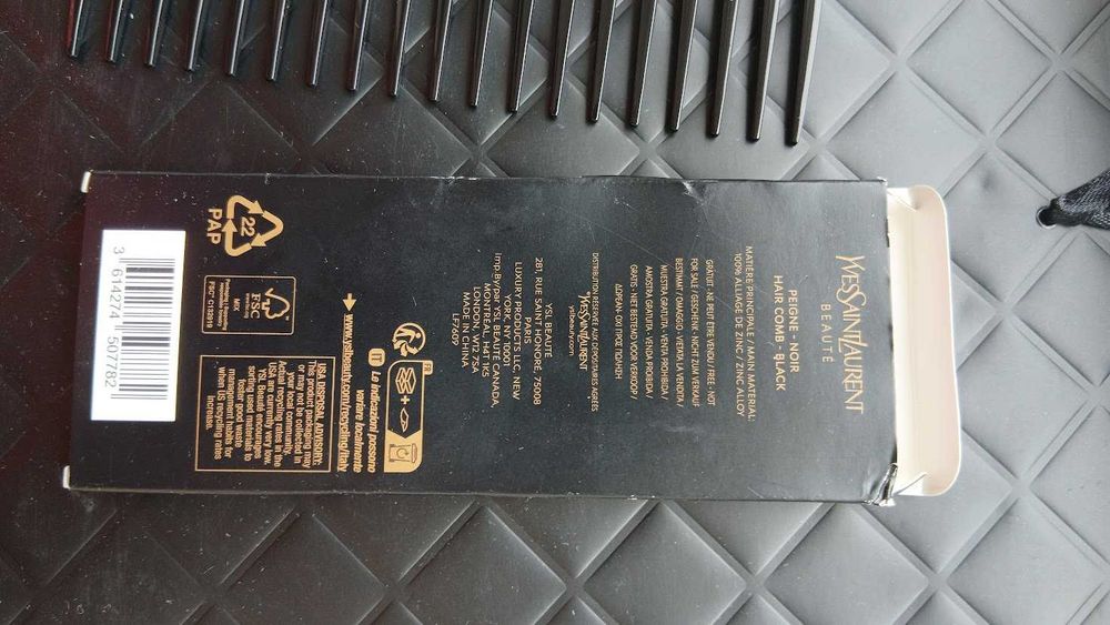 Yves Saint Laurent Portfard Mare Alb si Pieptene Negru metal