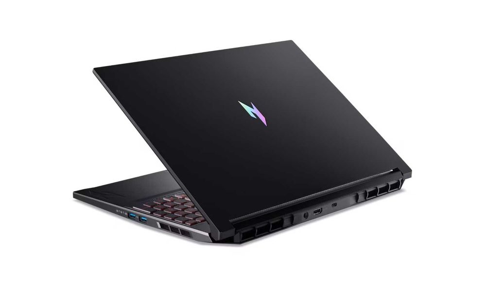 Игровой ноутбук ACER NITRO R5-240/16GB/512GB/8gb RTX 5050 IPS 180Hz