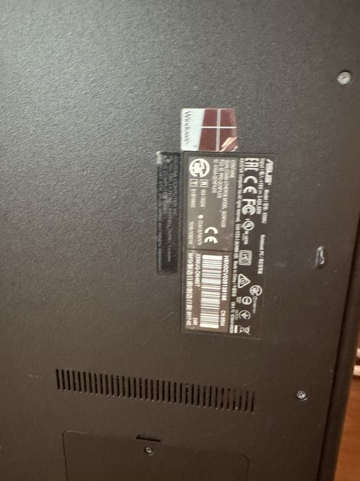 Asus X556U + Windows 10 instalat