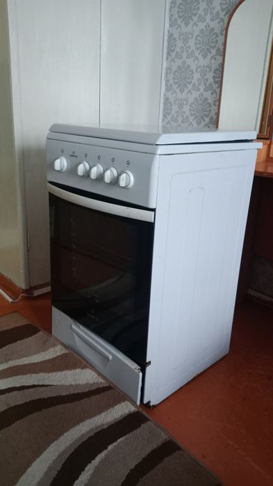Газовая плита с духовкой ,работает все