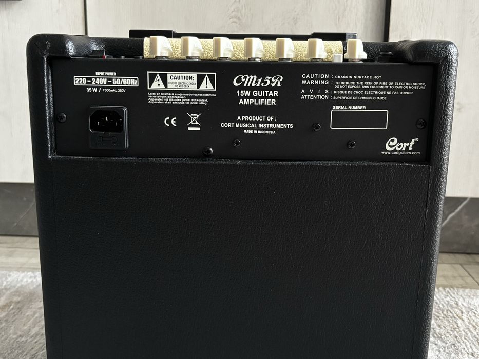 Продам электрогитару Cort G110