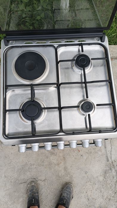 Ферре газ плита.