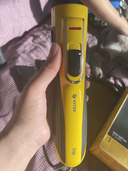 Продам фен vitek!