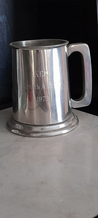 Стара метална халба