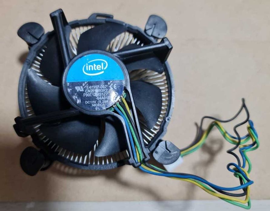 Процессор Intel Core i3-4130 и боксовый кулер Intel 4-pin