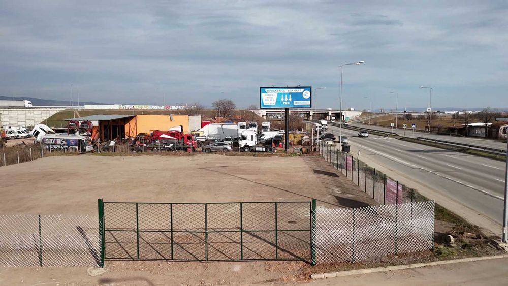 Терен под наем с лице към бул. Ботевградско шосе