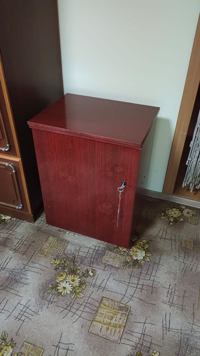 Продам швейную машинку "Чайка" 142м