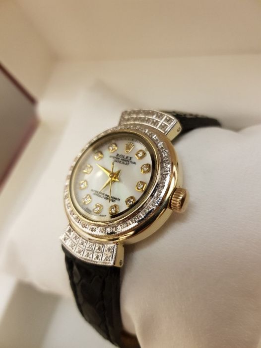 Женские золотые Rolex по доступной цене. Отличный вариант для подарка!