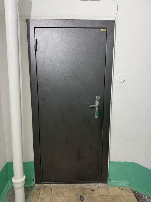 Продам железную дверь