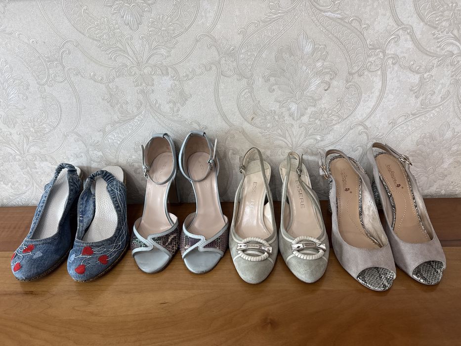 Продам босаножки 4 пары