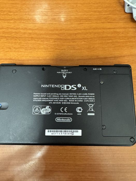 Nintendo DSi XL Modat + Stylus + 3 jocuri