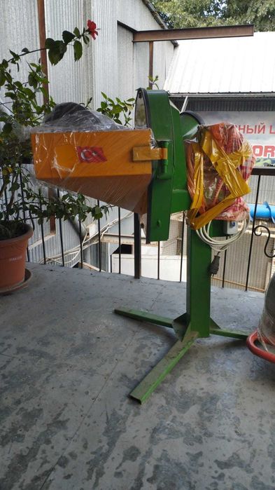 Зернодробилка кормоизмельчитель