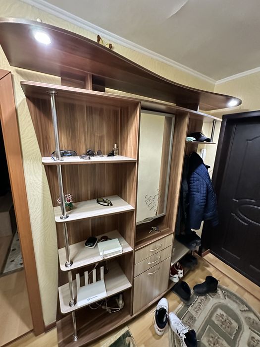 Стенка в прихожую