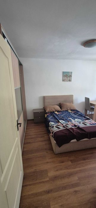 Garsonieră decomandată, mobilată, etaj 1 – Str. Henri Coandă