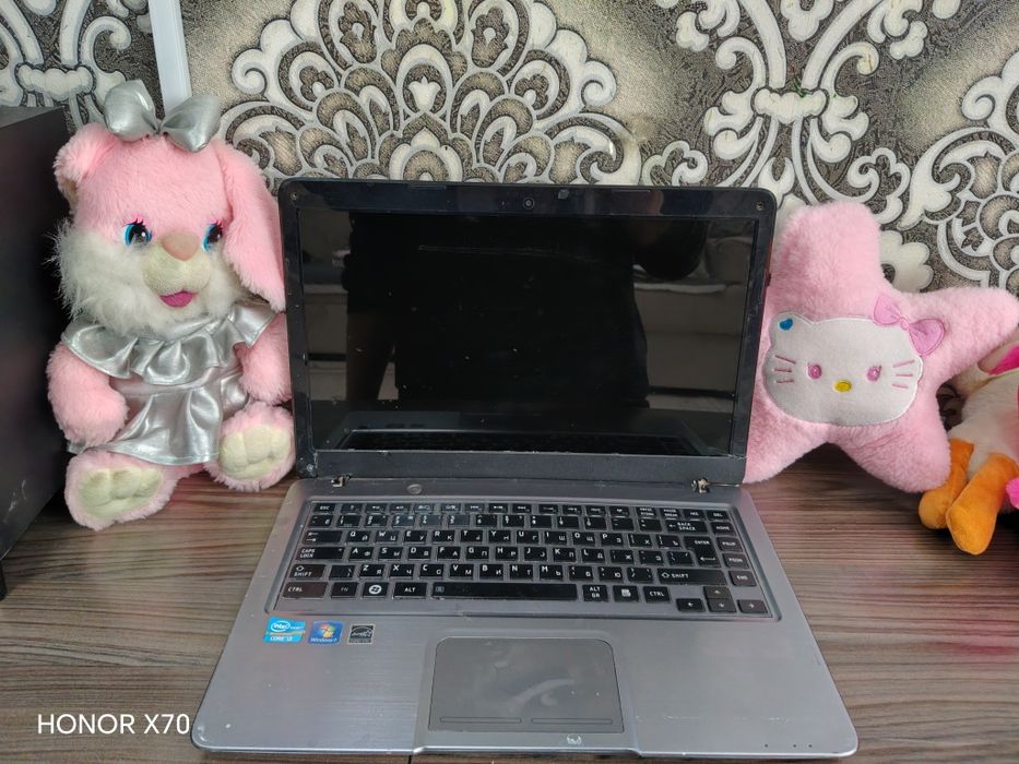Toshiba Core i3 / SSD 128GB + HDD 320GB