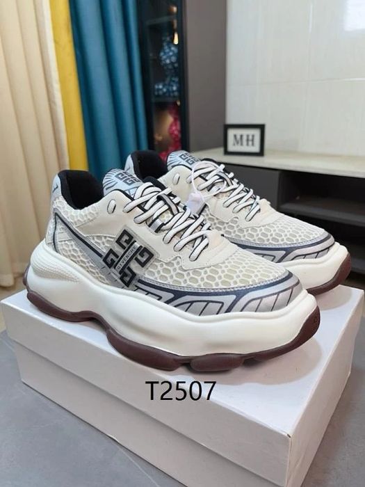 Gvnchy G4 "White Black Pattern"