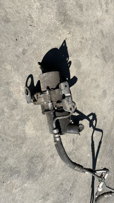 Peugeot Partner 1.6 hdi помпа на хидравличната рейка