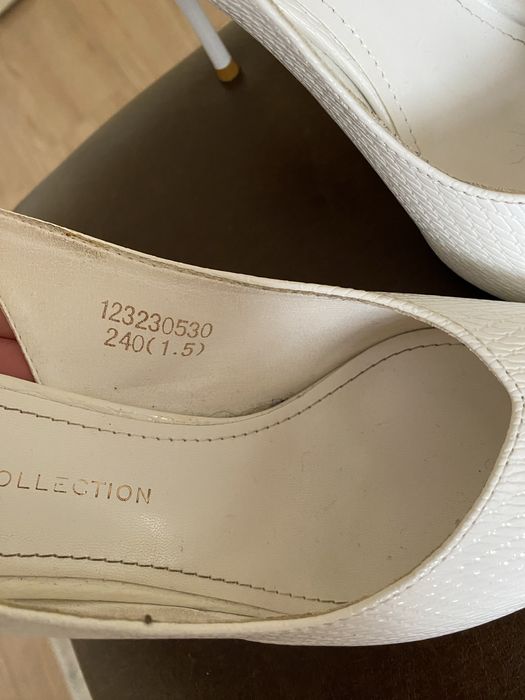 Әйелдерге арналған туфли сатылады