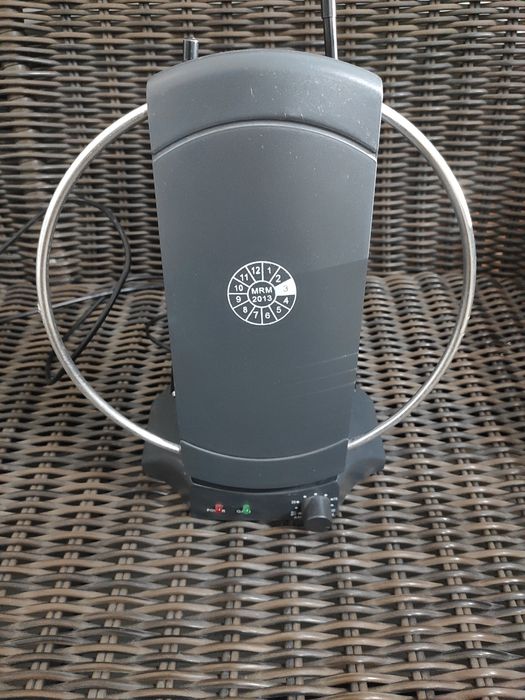 Антена телевизионная с усилителем