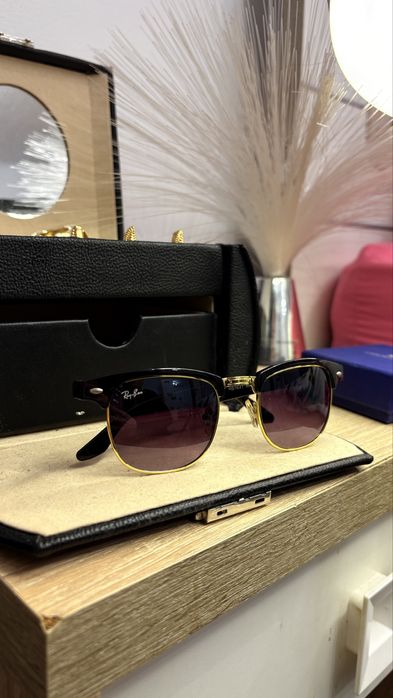 Ochelari de soare Ray-Ban Clubmaster – Ramă Neagră/Auriu