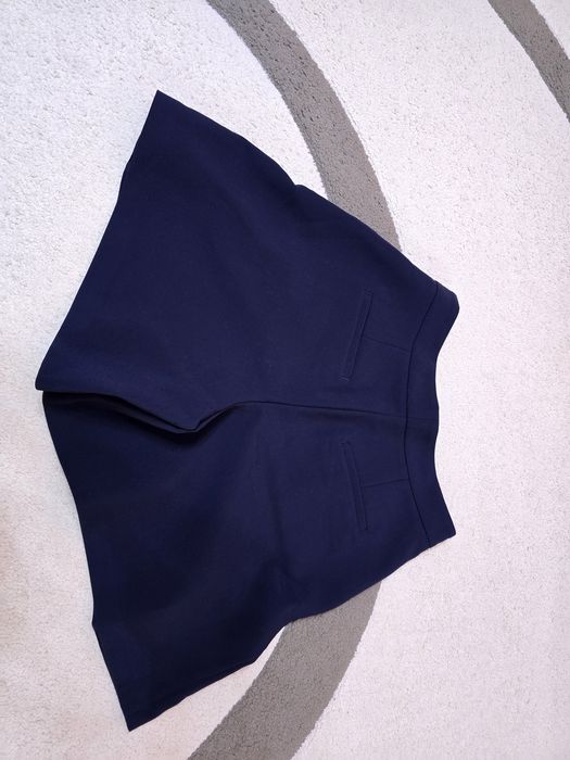 Продавам къси панталони марка Banana Republic