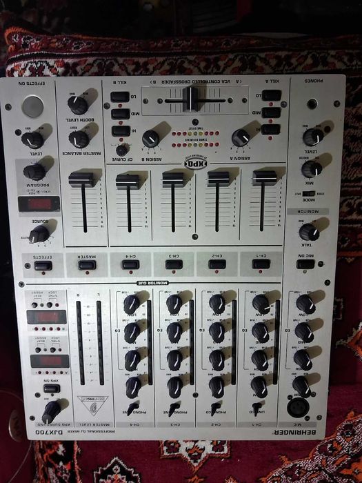 Behringer Pro Mixer DJX700