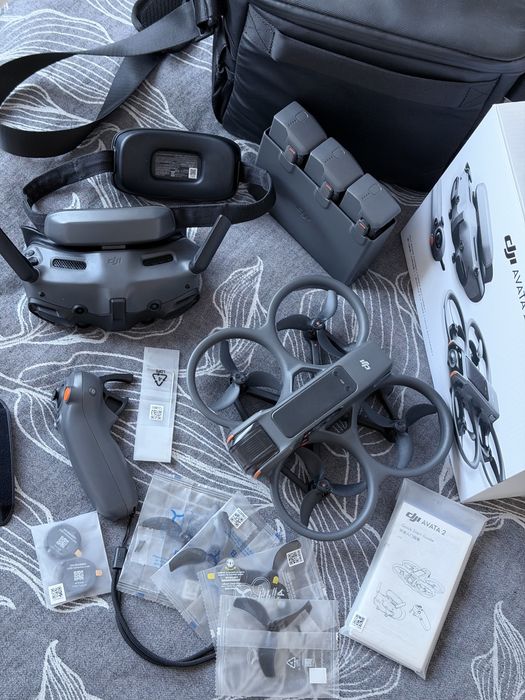 DJI Avata 2 Fly More Combo (3 батареи) серый 1 шт.