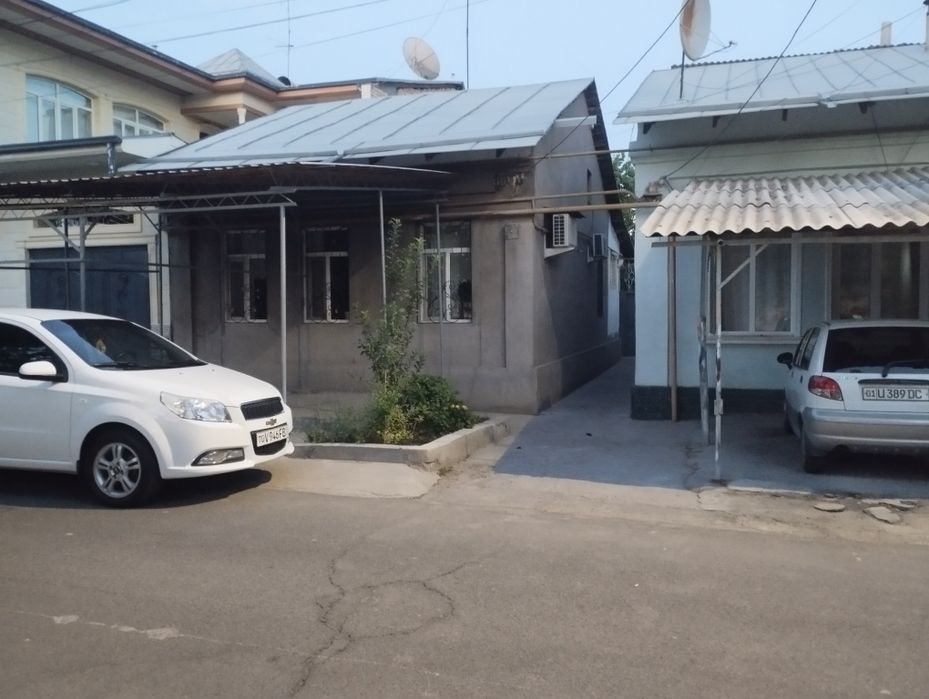 Продается 2 дома на Яккасарайском  районе  ( брадский могилы )