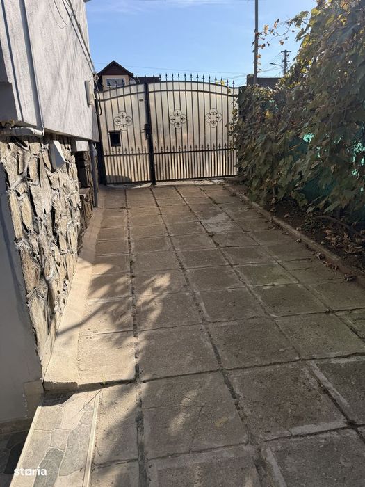 Casa 5 camere de închiriat în Vasile Aaron