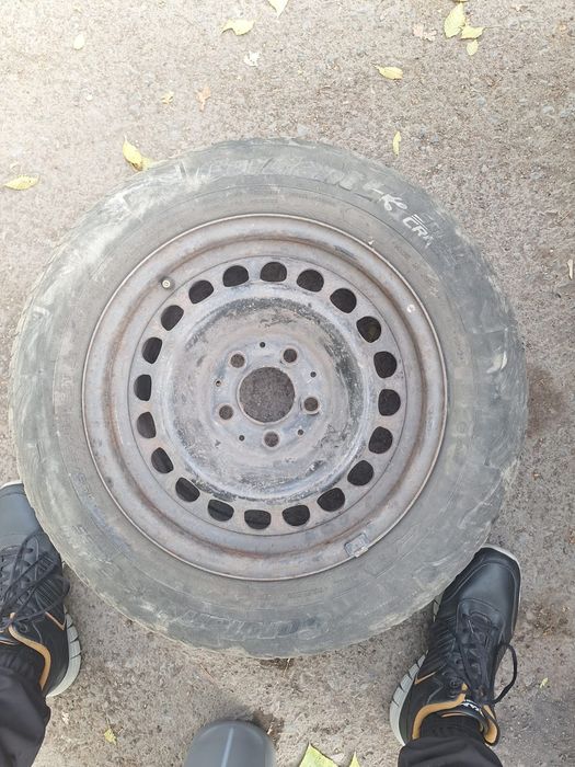 Продам шины с дисками на Мерседес