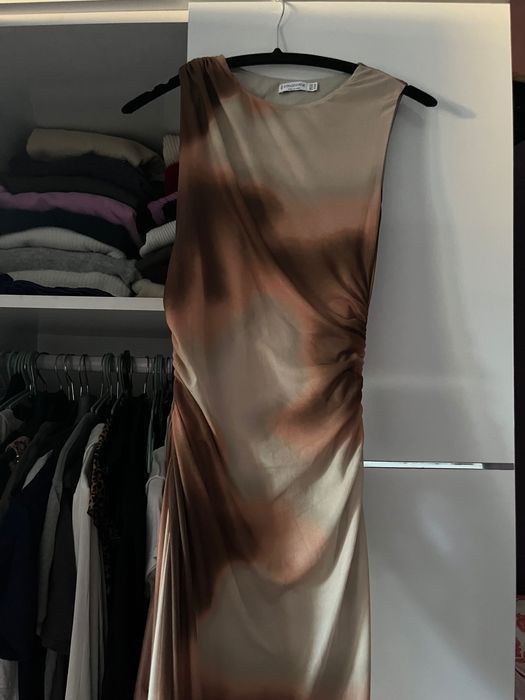 Stradivarius xs дълга рокля чисто нова