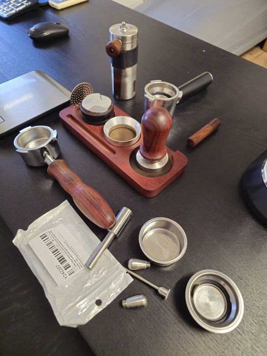 Expresor De Longhi Dedica cu garantie si pachet complet accesorii