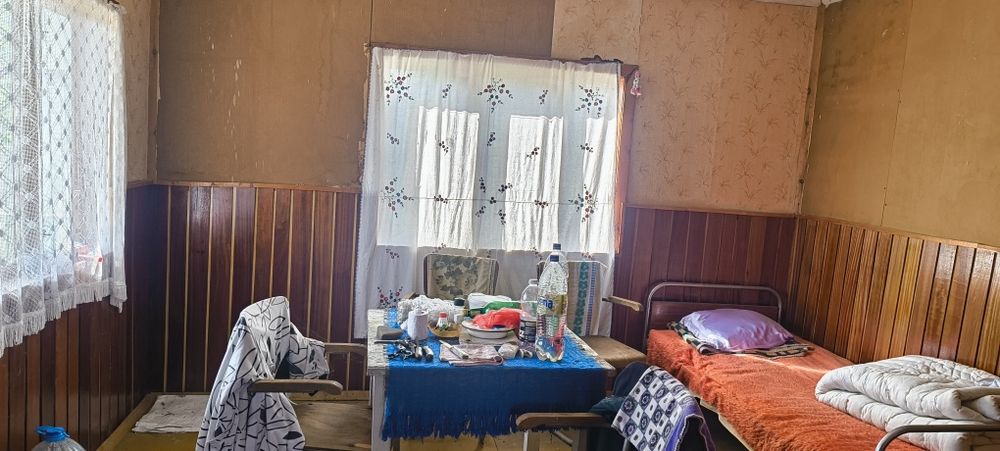 Дворно място с постройка