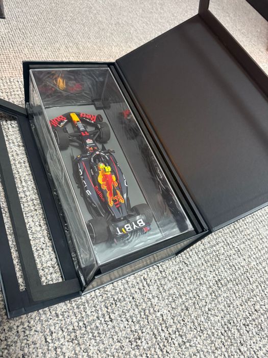 Macheta 1:18 Oracle Red Bull Racing RB19