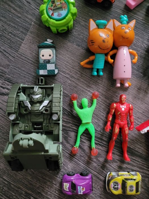 Продам детские игрушки - парковка, машинки, конструкторы